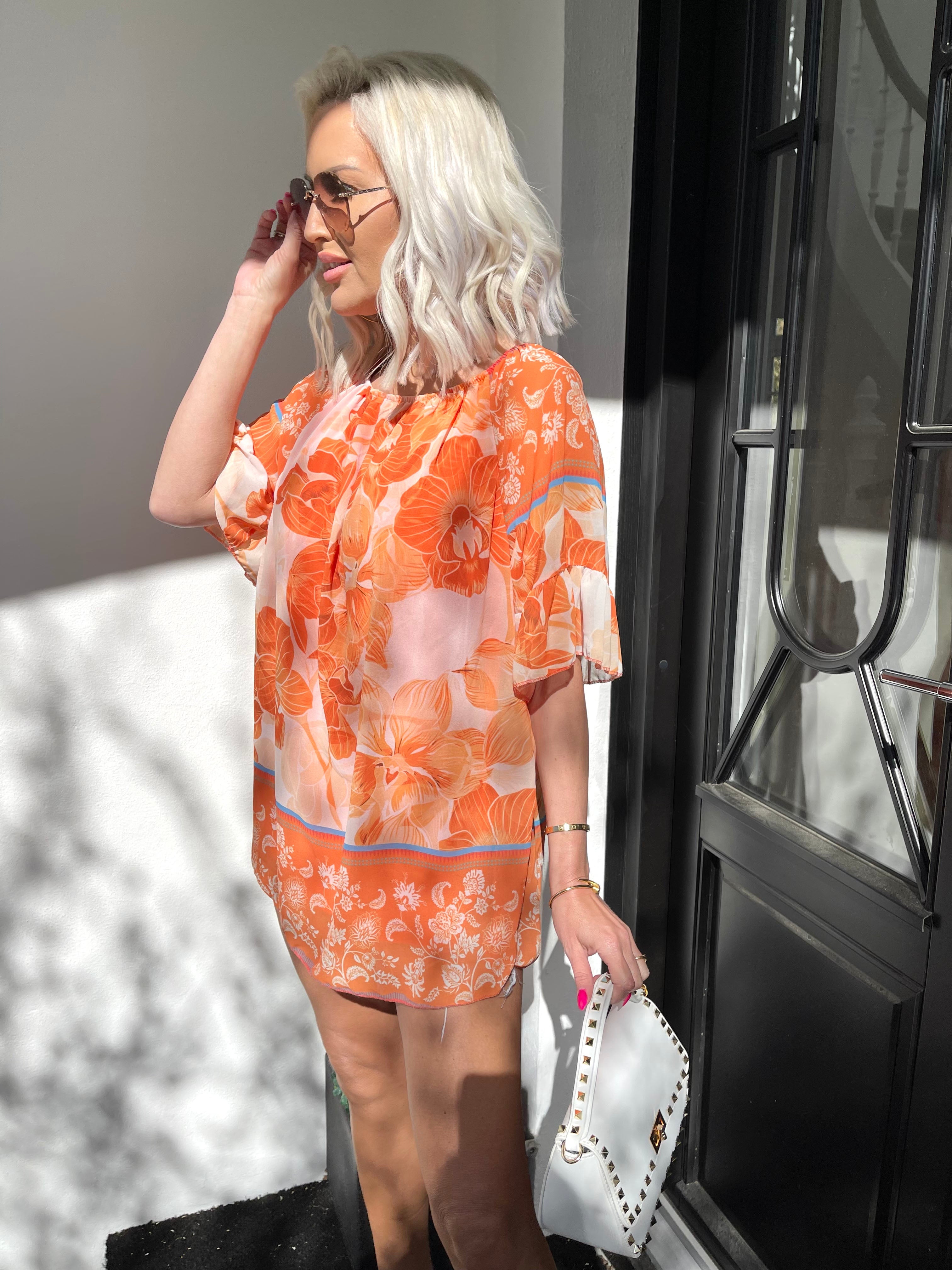 Jeila - Sort tunika i chiffon med blomsterprint